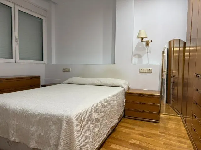 Alquiler de amplio piso en le centro, zona calle correos. — 19