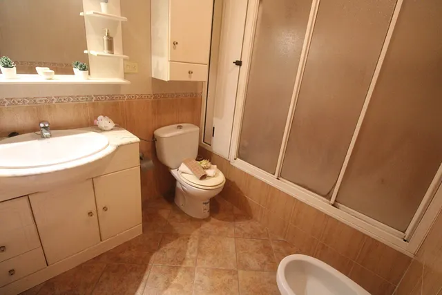 Piso de tres dormitorios con ascensor. — 22