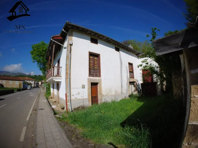 Gran Casona con Parcela Llana en el Corazón de Villacarriedo - foto 2