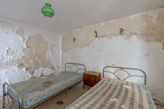 CASA PARA REFORMAR, MÁS TERRENO DE 250M2 — 10