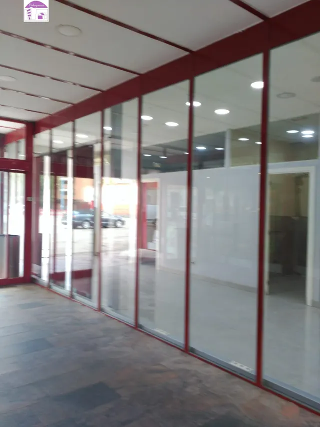 ***VALAZANCA  VENDE  EXCELENTE LOCAL*** — 5