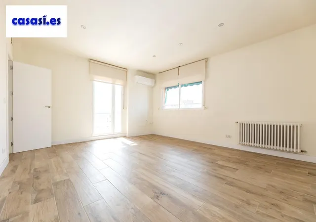SALE A LA VENTA EXTRAORDINARIO ATICO "REFORMADO" EN GRANADA - foto 4