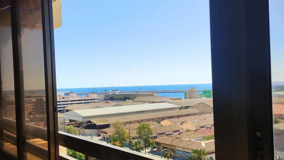 AMPLIO PISO EN VENTA CON VISTAS AL MAR Y UBICACIÓN PRIVILEGIADA EN ALICANTE