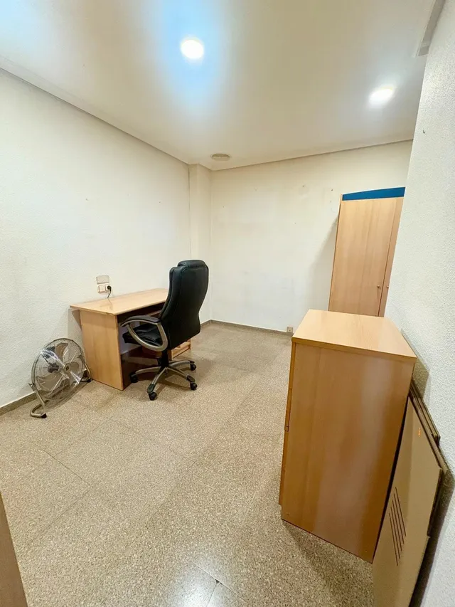 Amplio Piso en zona Plaza Crevillente con Ascensor — 11