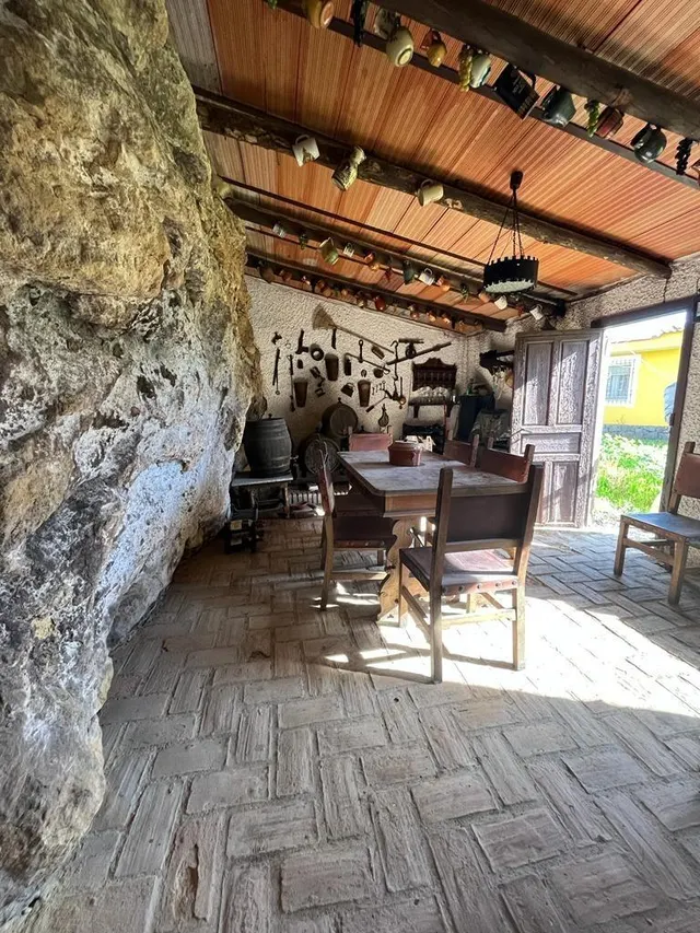 PARCELA DE 3000 M2 SEGREGABLE EN TRES CON DOS CHALETS — 37