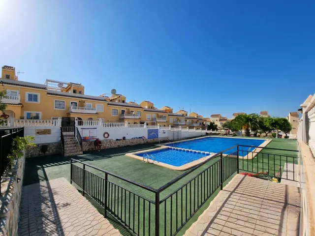 Adosado de 3 dormitorios con solárium, parking y piscina comunitaria en Monte y Mar — 41