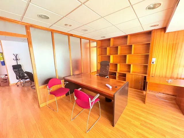 OFICINA EN AVD. ESPAÑA — 4