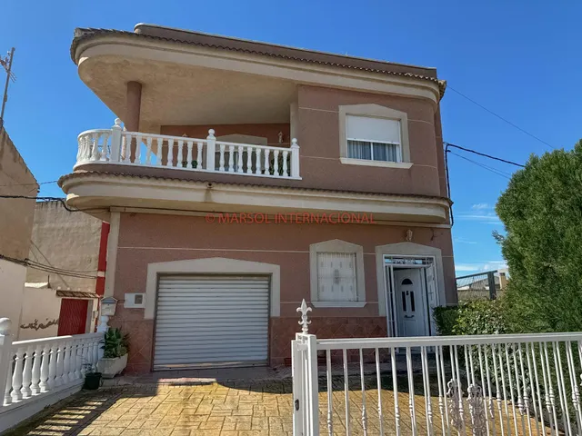 BONITO CHALET EN CORRENTIAS, ORIHUELA — 2
