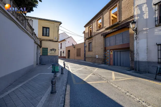 Barrio del Realejo. Sacamos a la venta dos plazas de garaje para coche muy grande. — 2
