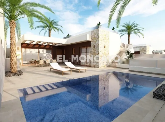 Fantástico chalet de obra nueva con piscina privada junto al