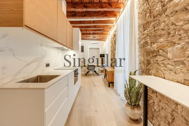 Piso reformado en el corazón del Barrio Gótico de Barcelona — 6