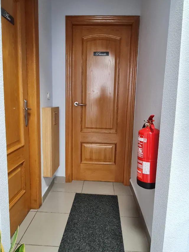 PLANTA BAJA EN ESQUINA ( AHORA ESTA COMO LOCAL, PERO SE PUEDE CAMBIAR A VIVIENDA) — 19