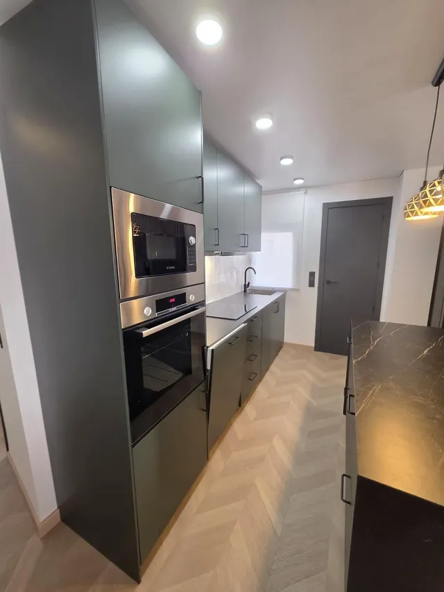 Apartamento con terraza, Alicante, Torrevieja, Playa de los Locos. 3 habitaciones, 110 m2, 200 metros al mar — 10