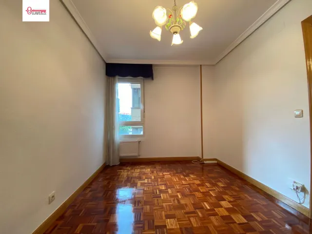 En Burgos C/ Alfareros. Se alquila precioso piso de cuatro habt, baño, aseo, garaje. — 12