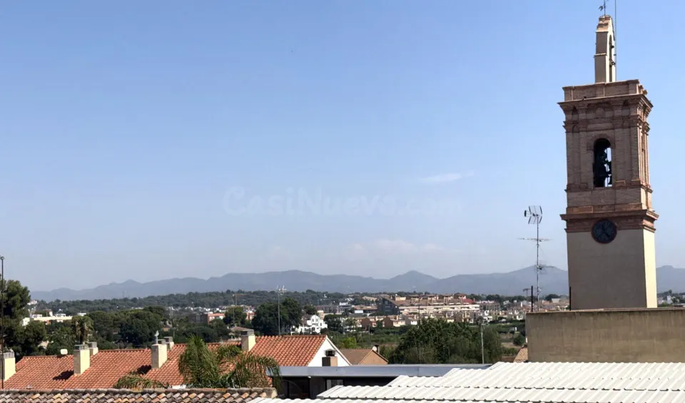 Amplia vivienda de 4 dormitorios con terraza, ascensor y vistas a la Sierra Calderona, en pleno centro de Godella