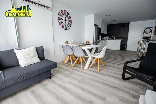 ¡Apartamento dúplex reformado y amueblado en alquiler de tem - foto 3