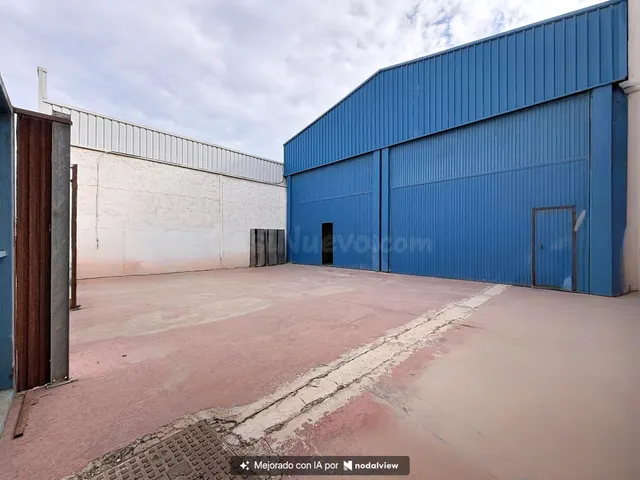 Nave Industrial - total 390 m2 de parcela, son 260 m2 de nave más 130 m2 de patio privado en Benahadux — 2