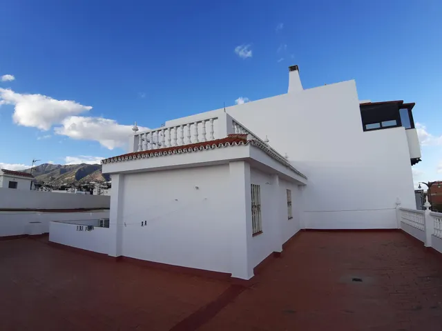 CASA MUY AMPLIA DE 4 DORMITORIOS LISTA PARA ENTRAR A VIVIR ( LAS LAGUNAS) — 49