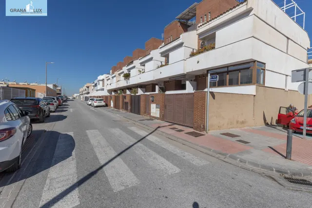 Casa Unifamiliar en Churriana de la Vega — 49
