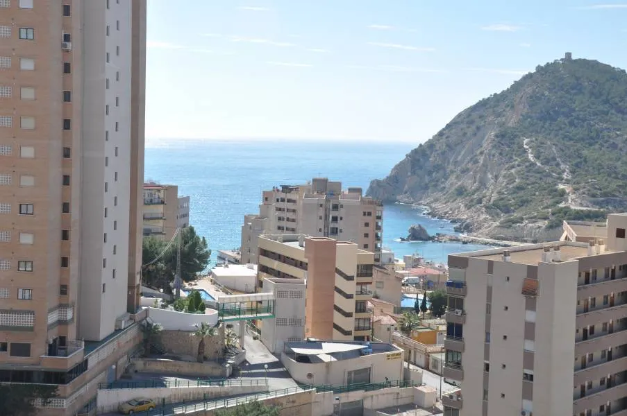 Bonita vivienda de 3 dorm. 2 baños para entrar a vivir, vistas despejadas.