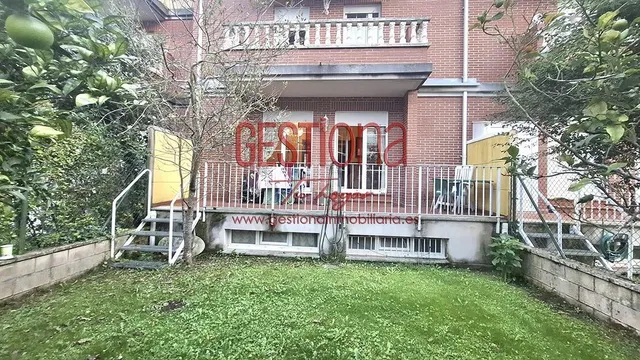 AMPLIO BAJO DE 3 habitaciones, CON TERRAZA JARDÍN A ESCASOS 