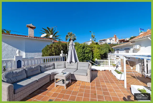 Chalet independiente con piscina privada y vistas al mar — 23