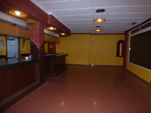 Antiguo bar La Campana. 90m2, 2 aseos. Persiana motorizada. Preparado para negocio de hostelería. — 10