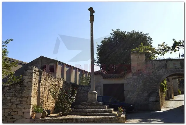 CASA DE PIEDRA ESQUINERA DE 257 M2 PRCTICAMNTE REFORMADA DE PIEDRA, 3 DORMITORIOS SUITES. — 6