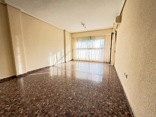 Piso de 4 habitaciones en alquiler en barrio Beteró - foto 3