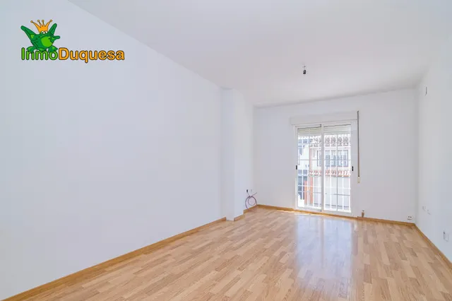 Casa adosada CASI A ESTRENAR en Belicena. Con 4 dormitorios. — 10