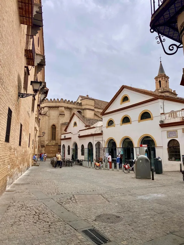 CASA CON ENCANTO A REFORMAR FRENTE AL MERCADO DE LA CALLE FE - foto 4
