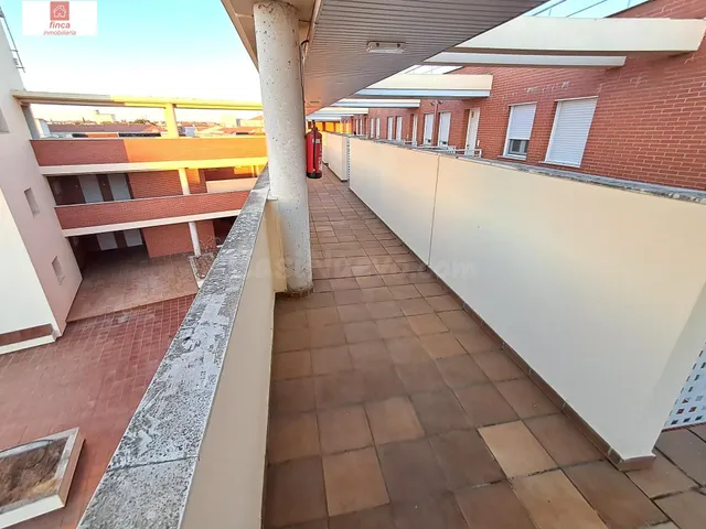 ALQUILER EN MONTIJO DE PISO AMUEBLADO CON ASCENSOR Y GARAJE,