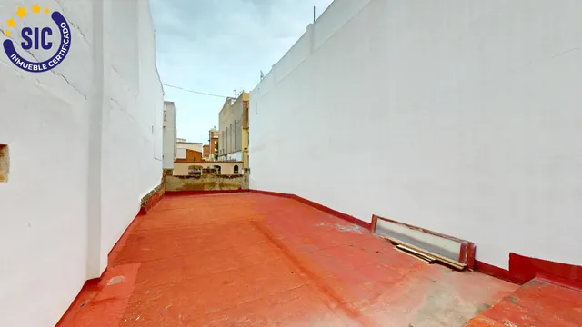 Local comercial o terreno de edificación para promover 5 viviendas y trasteros junto en la Avda. Lidon de Castellón — 36