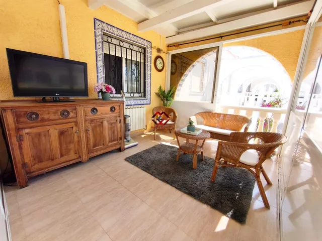 EXCLUSIVA CASA EN PLANTA BAJA Y ESQUINA CON SOLARIUM Y AMPLI - foto 3