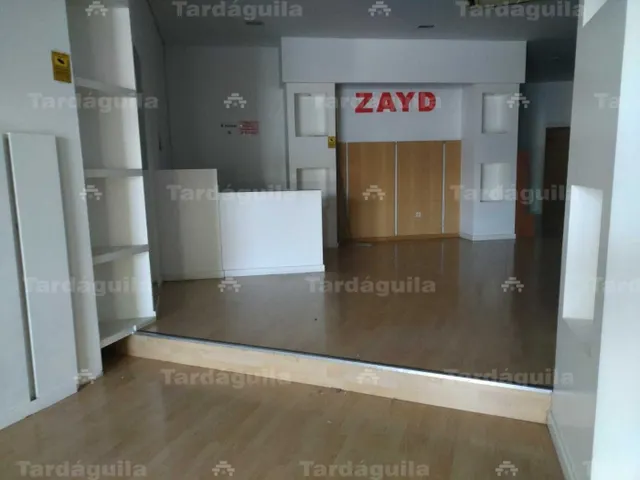 ESTUPENDO LOCAL COMERCIAL EN LA MEJOR ZONA DE LA AVENIDA COMUNEROS — 2