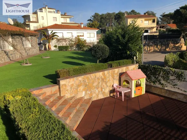 Casa familiar renovada con excelente ubicación. — 20