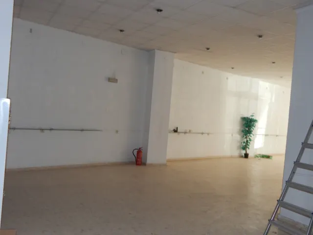 FANTASTICO LOCAL COMERCIAL EN VENTA O ALQUILER EN ONTINYENT — 2