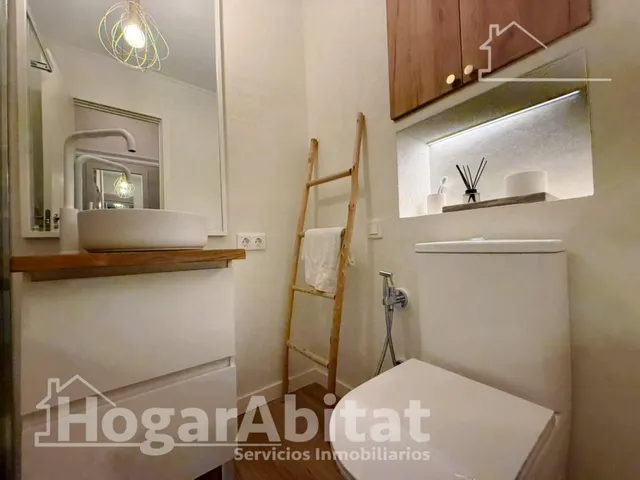 Espectacular reforma y excelente ubicación en este luminoso piso con balcón — 26