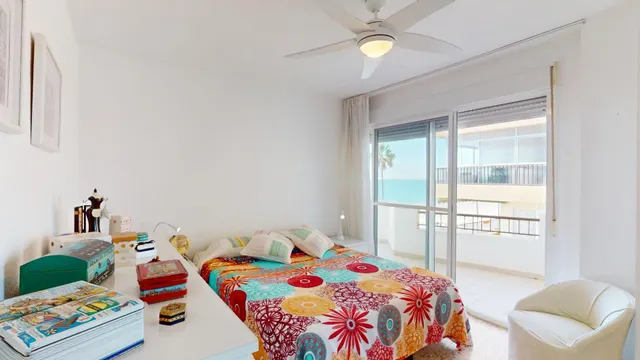 ¡Oportunidad única en el Paseo Marítimo, un dormitorio, terraza, parking, magníficas vistas al mar! — 9