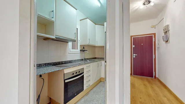 LUZ, SOL Y VISTAS DESPEJADAS EN UNA VIVIENDA EXTERIOR JUNTO A POBLENOU Y DIAGONAL MAR — 32
