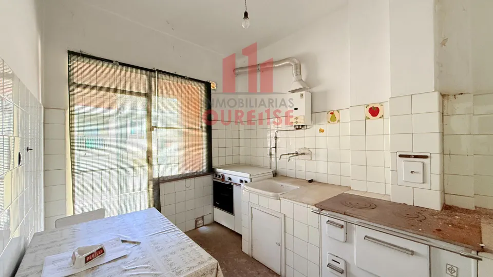 LUMINIOSA VIVIENDA PARA REFORMAR CON ASCENSOR EN O COUTO