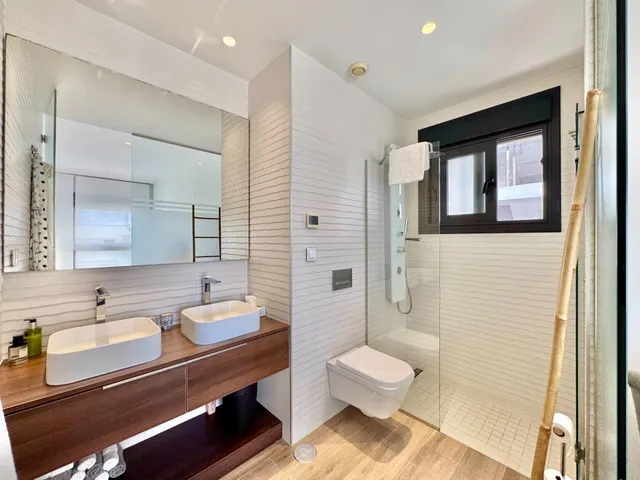 elegante villa con vistas parciales al mar. — 14