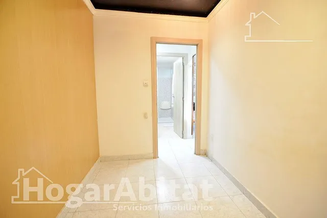 ¡Zona de los Angeles! Bonito, luminoso y todo exterior con ascensor y balcón — 15