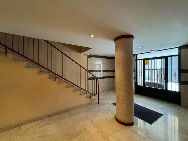 Amplio y Moderno Piso en Avd. Navarra, Zaragoza — 28