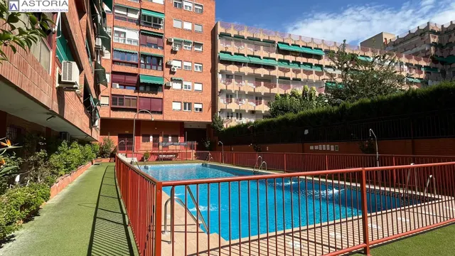 Piso sin amueblar con plaza de garaje junto a los Mondragones — 16