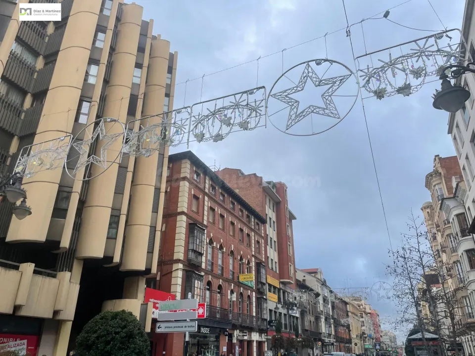 PLAZA DE GARAJE EN EL EDIFICIO DE TRAFICO
