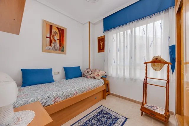 Encantador Apartamento de 2 dormitorios y 1 baño con piscina comunitaria — 6