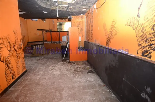 Local comercial en venta — 24