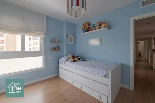 Piso de 154 m2 reformado, 4 dormitorios, luminoso y con trasteros en avenida de Andalucía — 29