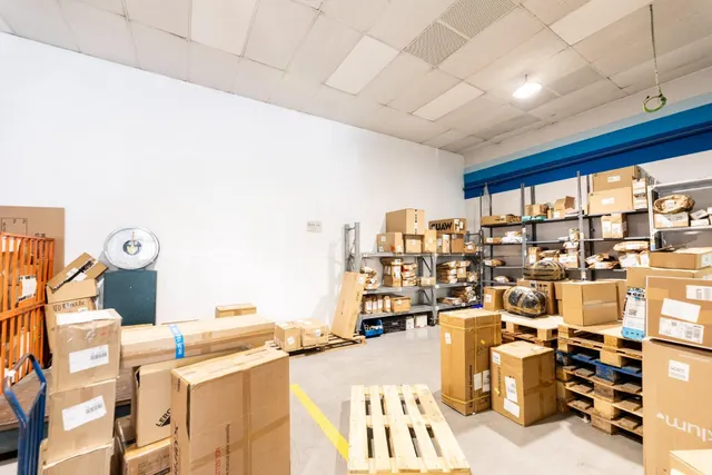 Nave industrial en alquiler en Madrid – Calle Miguel Yuste, 5 — 5